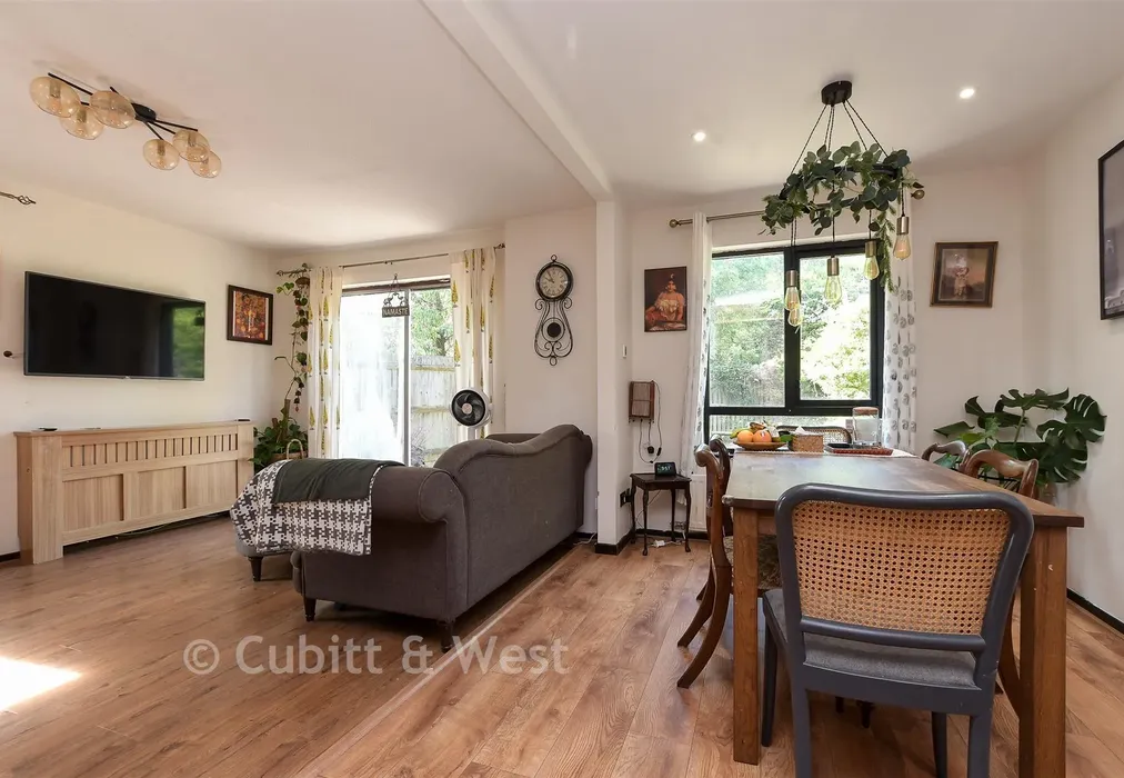 Dining Area - Saxley, Horley, Surrey - Wards of Kent