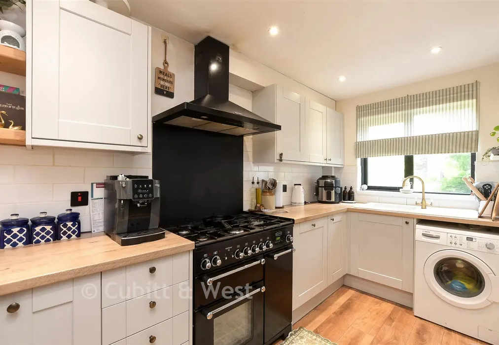 Kitchen/Diner - Saxley, Horley, Surrey - Wards of Kent