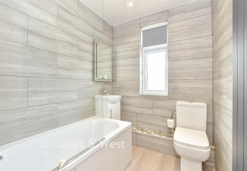 Bathroom - Frances Road, Purbrook, Hampshire - Wards of Kent