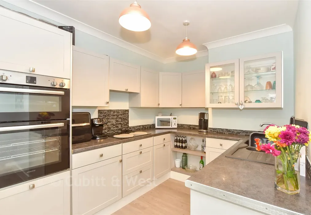 Kitchen - Frances Road, Purbrook, Hampshire - Wards of Kent