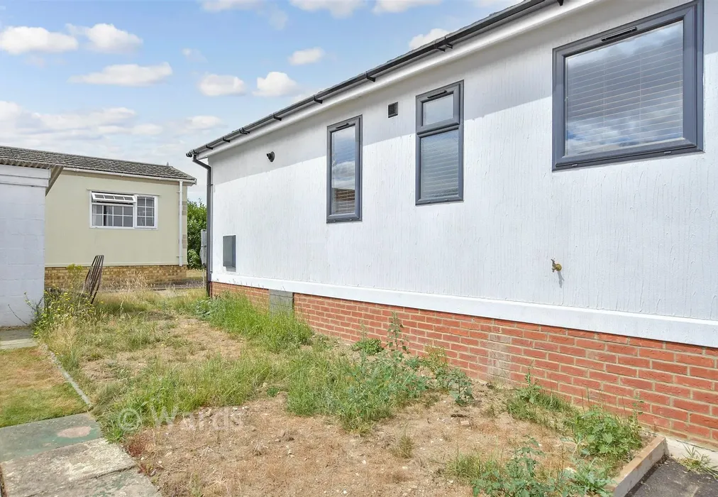Side Garden - Forstal Lane, Harrietsham, Kent - Wards of Kent
