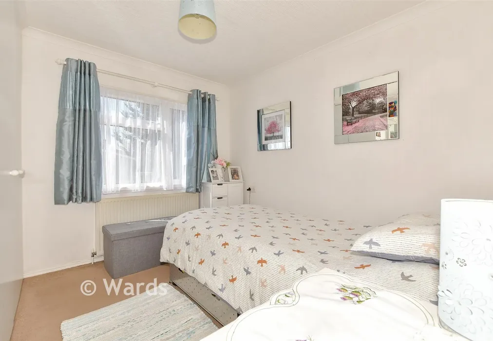 Bedroom 1 - Seasalter Lane, Seasalter, Whitstable, Kent - Wards of Kent