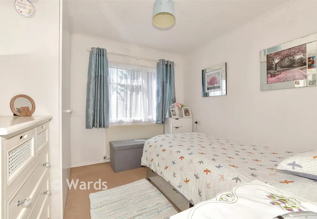 Bedroom 1 - Seasalter Lane, Seasalter, Whitstable, Kent - Wards of Kent