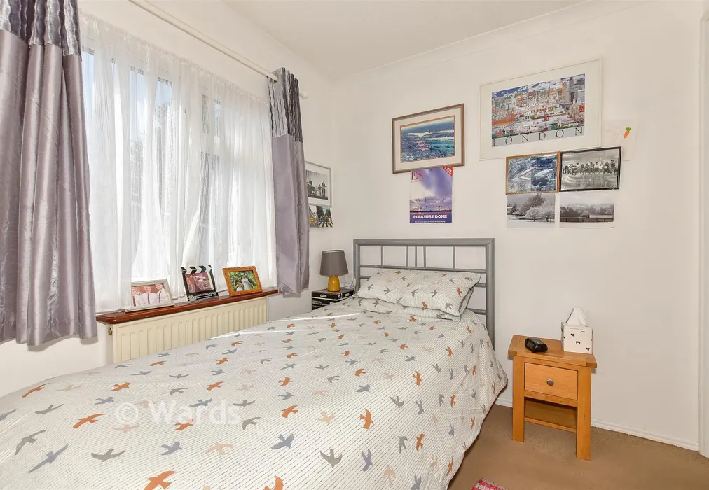 Bedroom 2 - Seasalter Lane, Seasalter, Whitstable, Kent - Wards of Kent