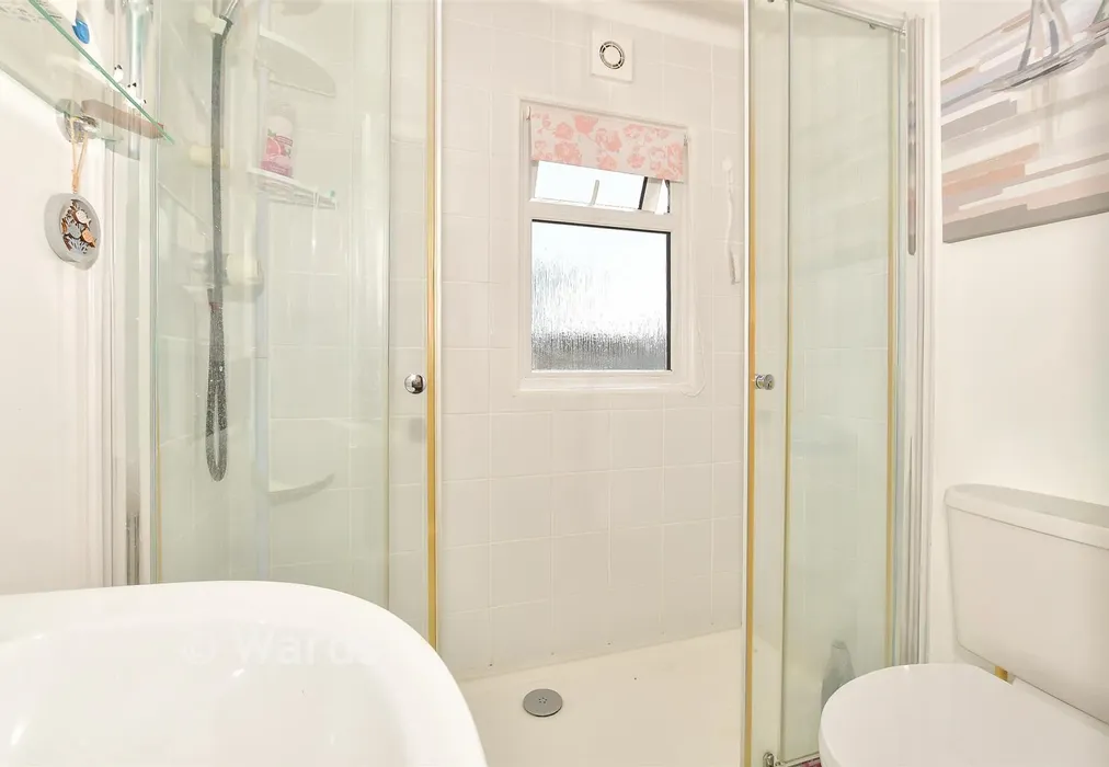 Shower Room - Seasalter Lane, Seasalter, Whitstable, Kent - Wards of Kent