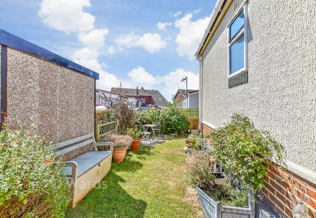 Side Garden - Seasalter Lane, Seasalter, Whitstable, Kent - Wards of Kent