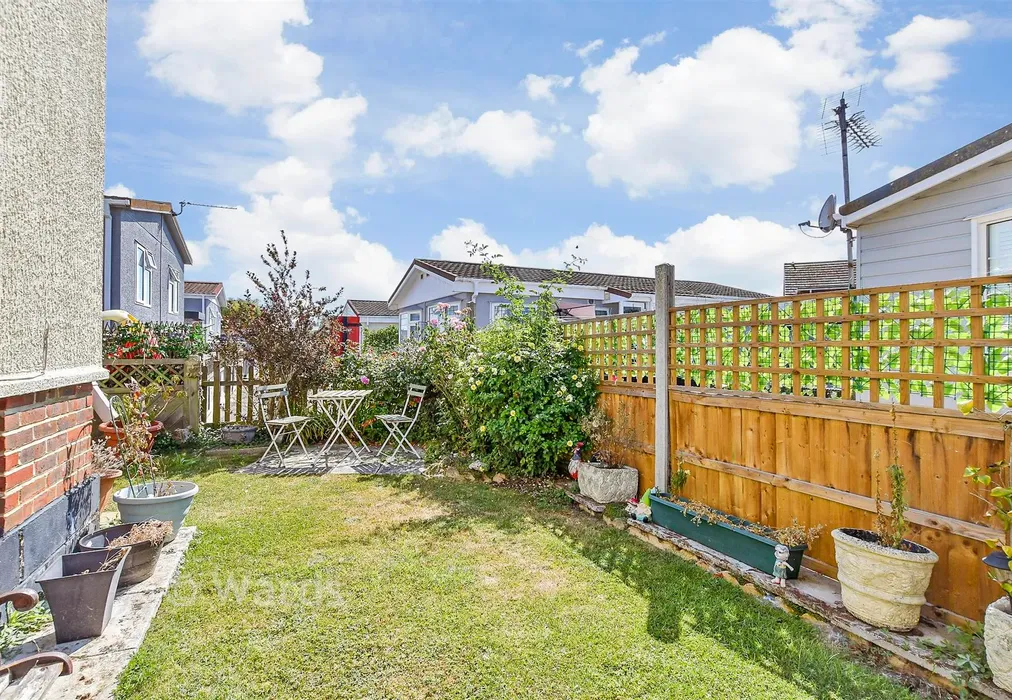 Rear Garden - Seasalter Lane, Seasalter, Whitstable, Kent - Wards of Kent