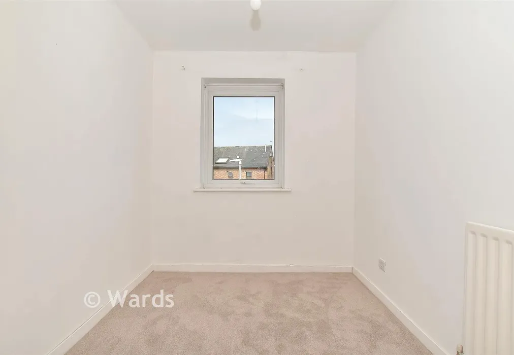 Bedroom 3 - Kenward Court, Hadlow, Kent - Wards of Kent