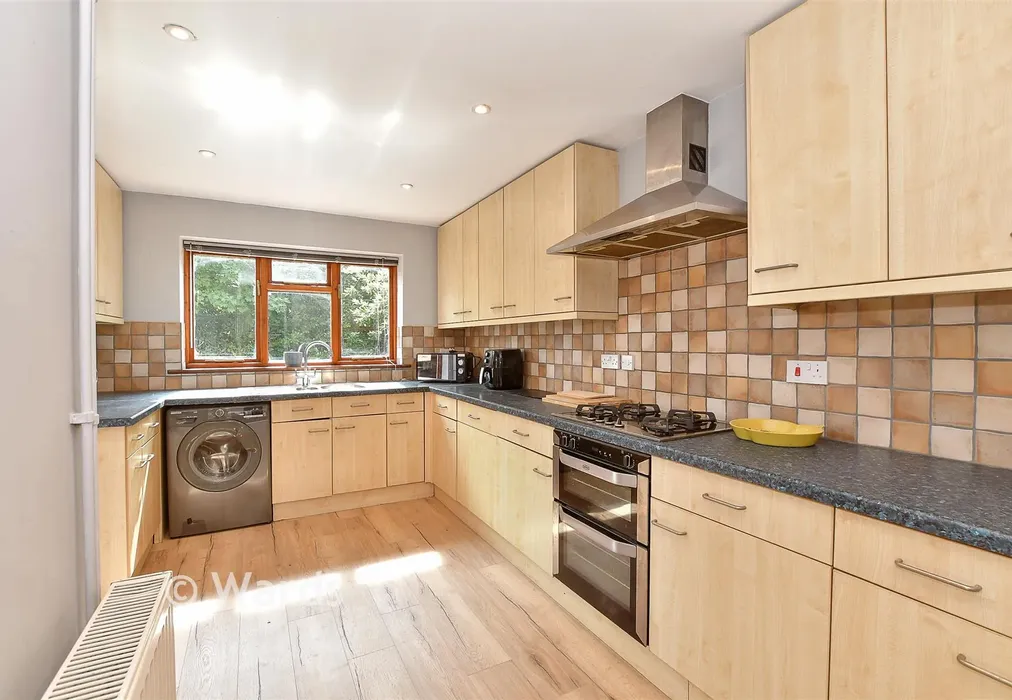 Kitchen - Kenward Court, Hadlow, Kent - Wards of Kent