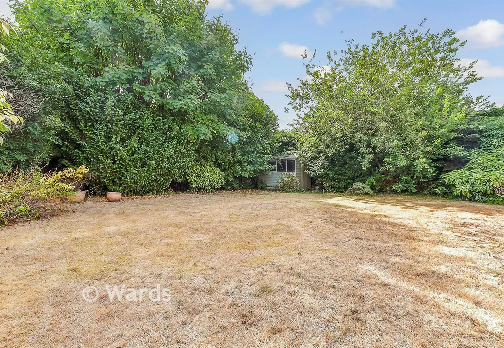 Rear Garden - Kenward Court, Hadlow, Kent - Wards of Kent