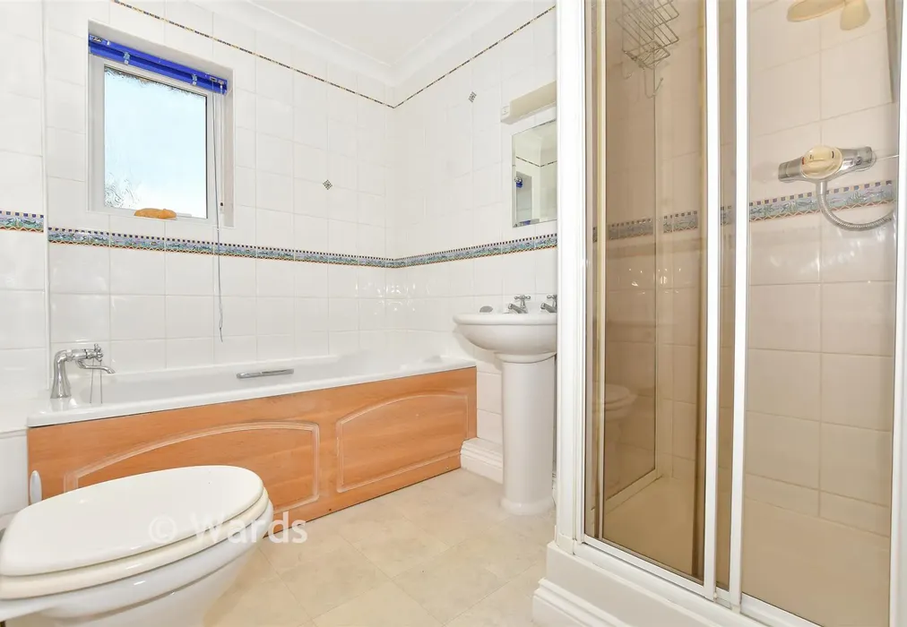 Bathroom - Canterbury Road, Etchinghill, Kent - Wards of Kent