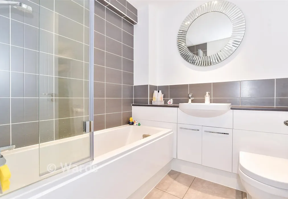 Bathroom - Caldecott Road, Maidstone, Kent - Wards of Kent
