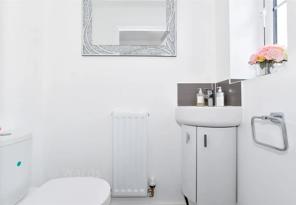 Cloakroom - Caldecott Road, Maidstone, Kent - Wards of Kent