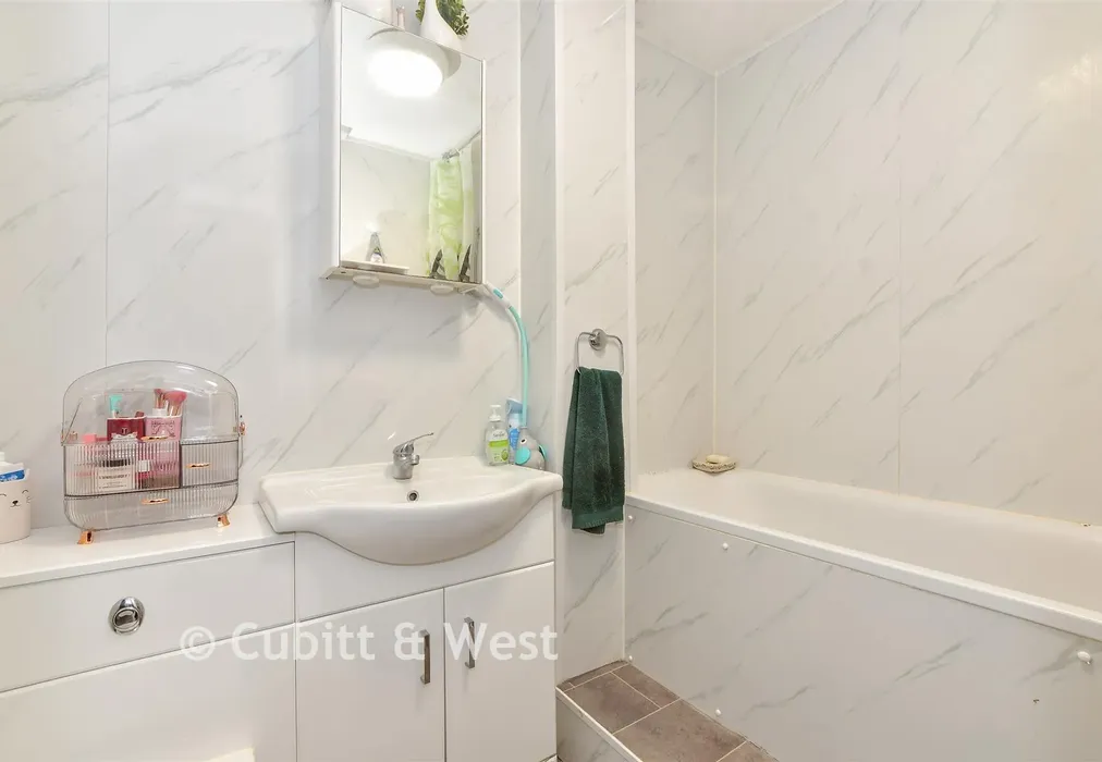 Bathroom - Frensham Road, Southsea, Hampshire - Wards of Kent
