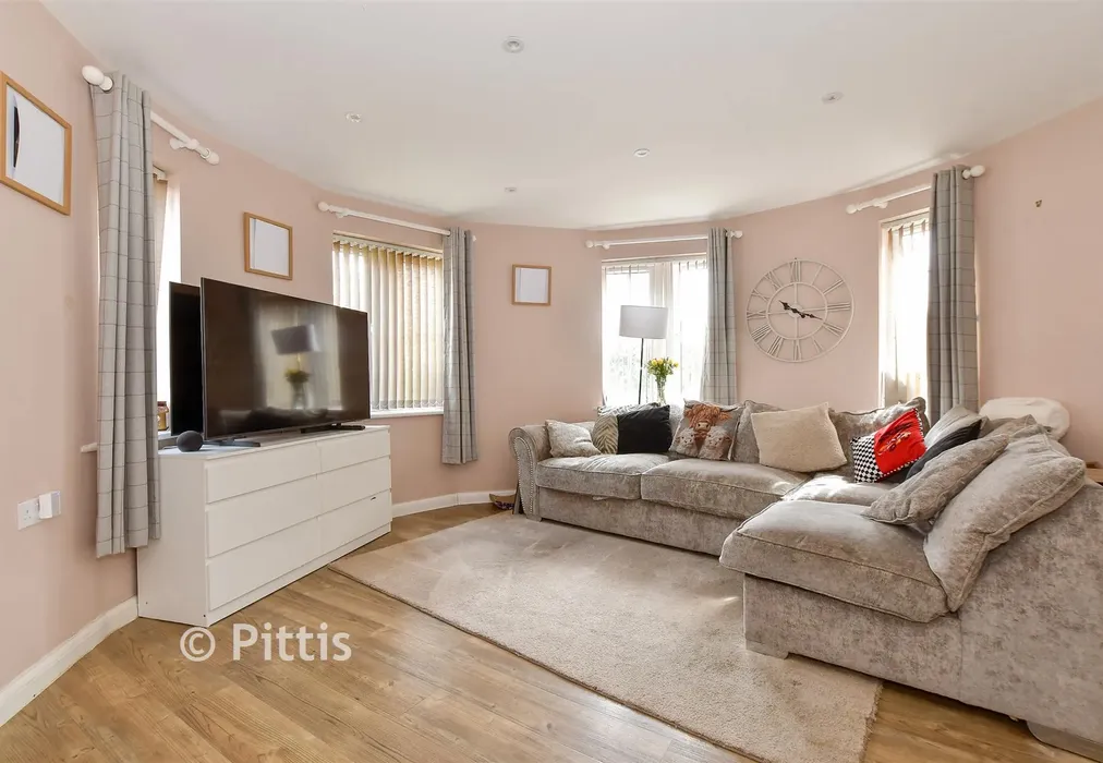 Lounge/ Dining Area - Beauchamp Drive, Newport, Isle of Wight - Wards of Kent