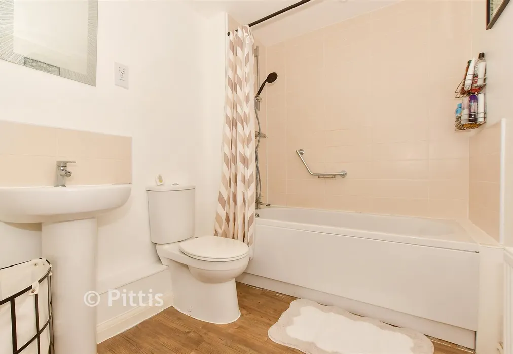 Bathroom - Beauchamp Drive, Newport, Isle of Wight - Wards of Kent