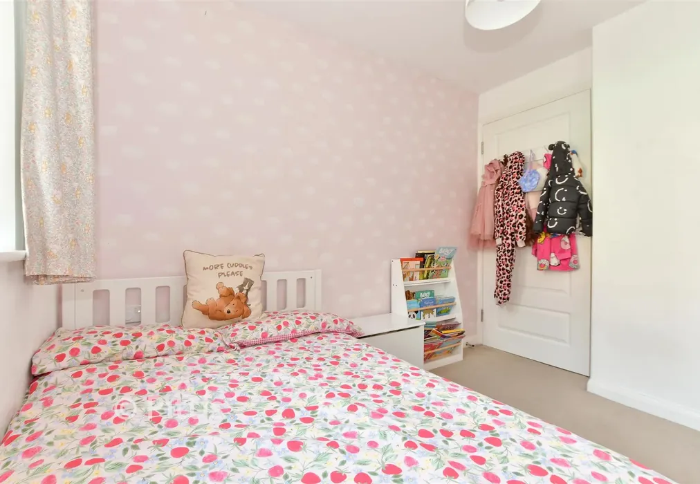 Bedroom 2 - Beauchamp Drive, Newport, Isle of Wight - Wards of Kent