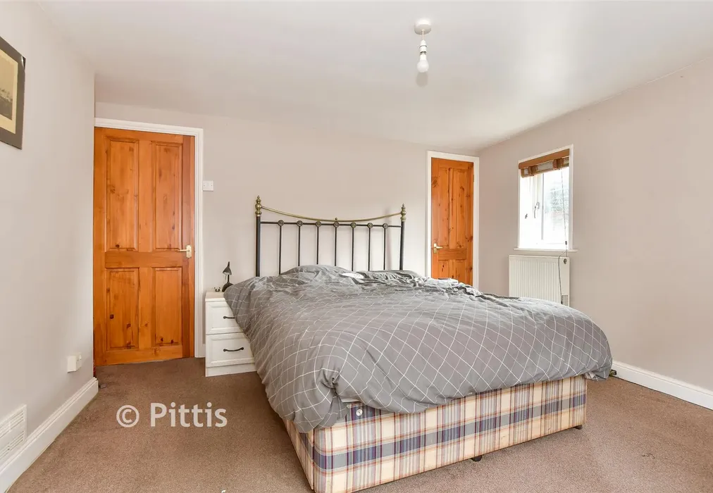 Bedroom 1 - Melville Street, Ryde, Isle of Wight - Wards of Kent