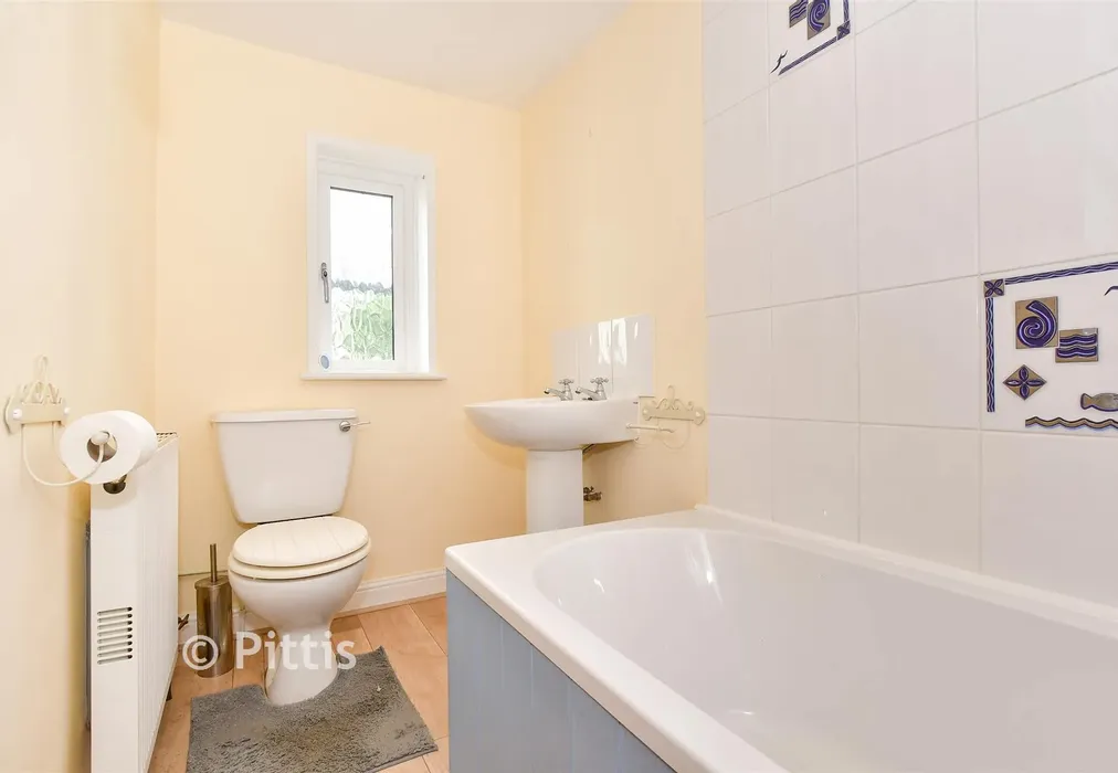 Bathroom - Melville Street, Ryde, Isle of Wight - Wards of Kent