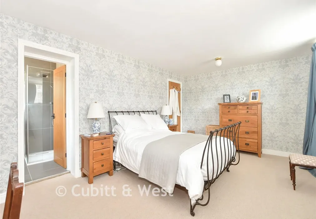 Bedroom 1, - Mill Lane, North Chailey, Lewes, East Sussex - Wards of Kent