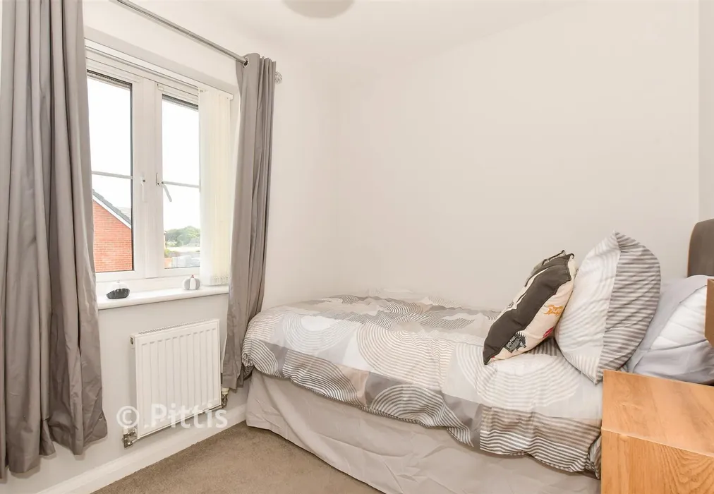 Bedroom 2 - Cromwell Avenue, East Cowes, Isle of Wight - Wards of Kent