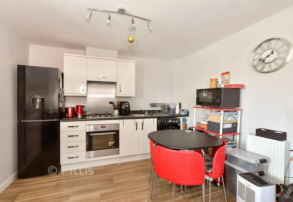 Kitchen/ Living Room - Cromwell Avenue, East Cowes, Isle of Wight - Wards of Kent