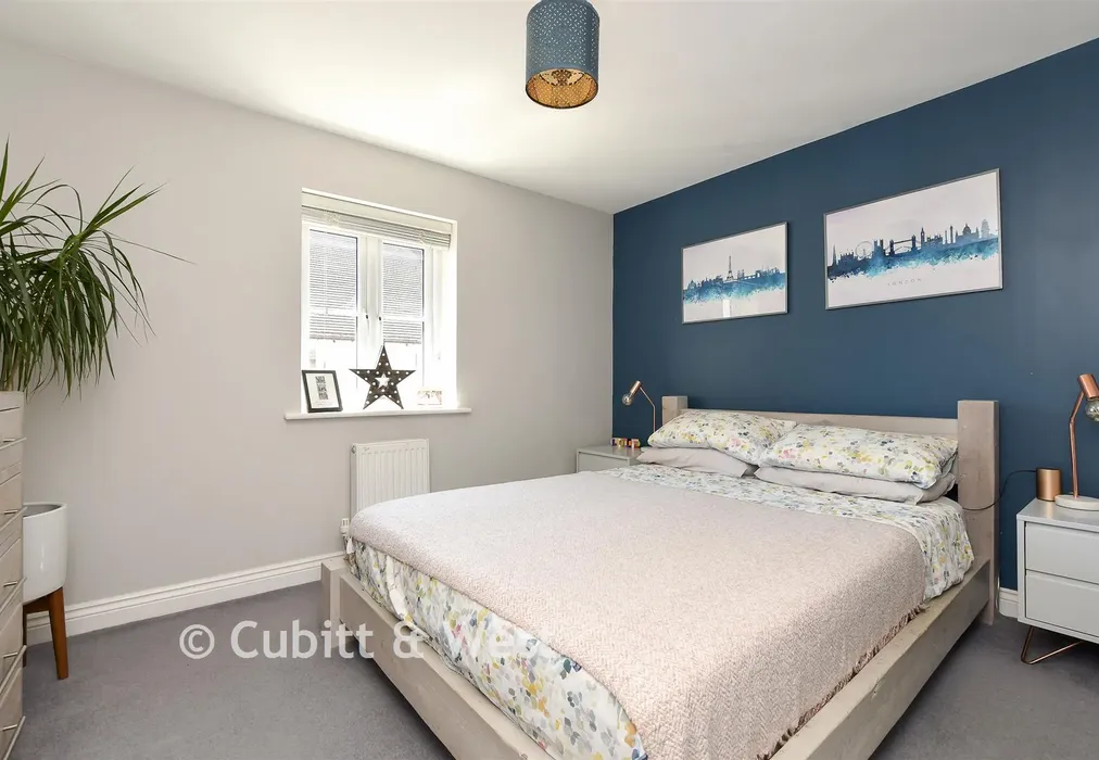 Bedroom 1 - Haine Close, Horley, Surrey - Wards of Kent