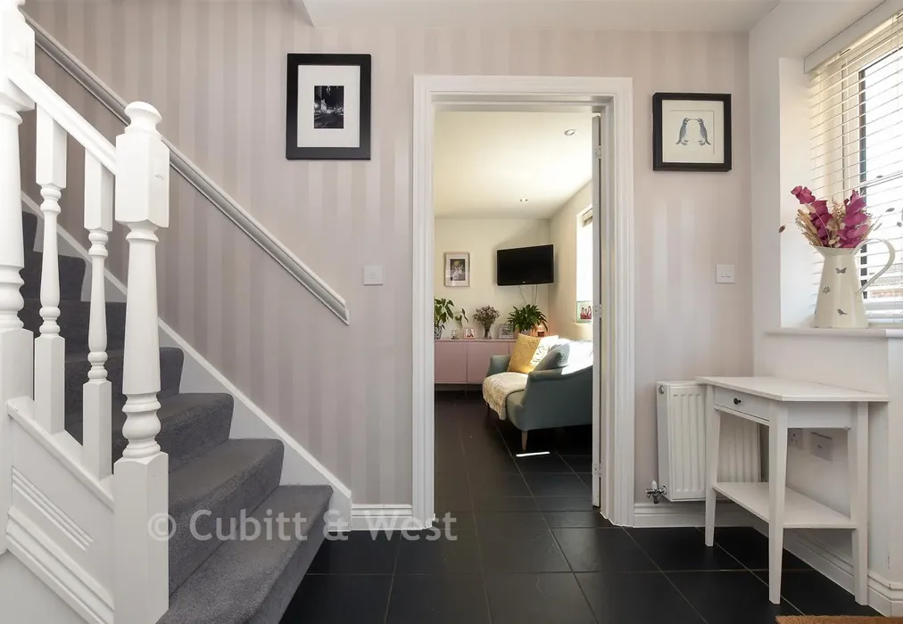 Entrance Hall - Haine Close, Horley, Surrey - Wards of Kent