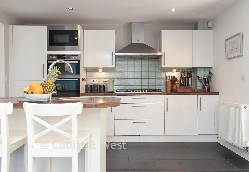 Kitchen/Diner - Haine Close, Horley, Surrey - Wards of Kent