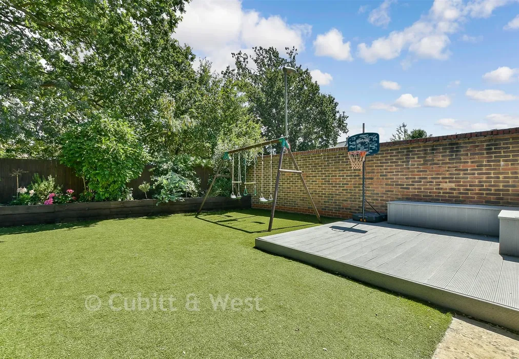 Rear Garden - Haine Close, Horley, Surrey - Wards of Kent