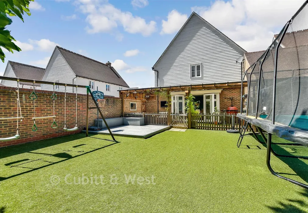 Rear Garden - Haine Close, Horley, Surrey - Wards of Kent