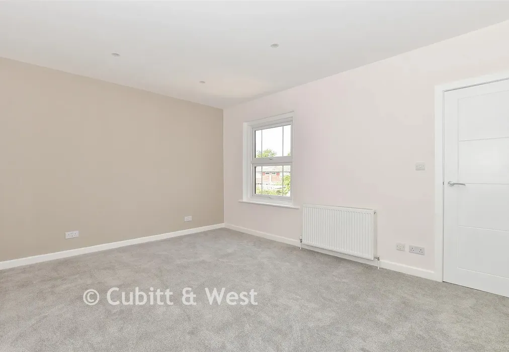 Bedroom 1 - London Road, Forest Row, East Sussex - Wards of Kent