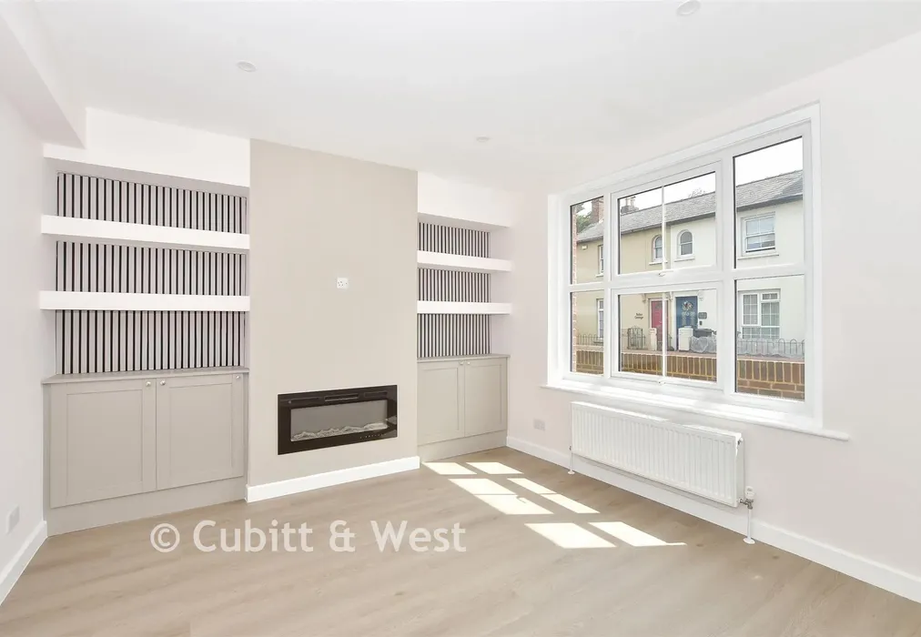 Lounge - London Road, Forest Row, East Sussex - Wards of Kent
