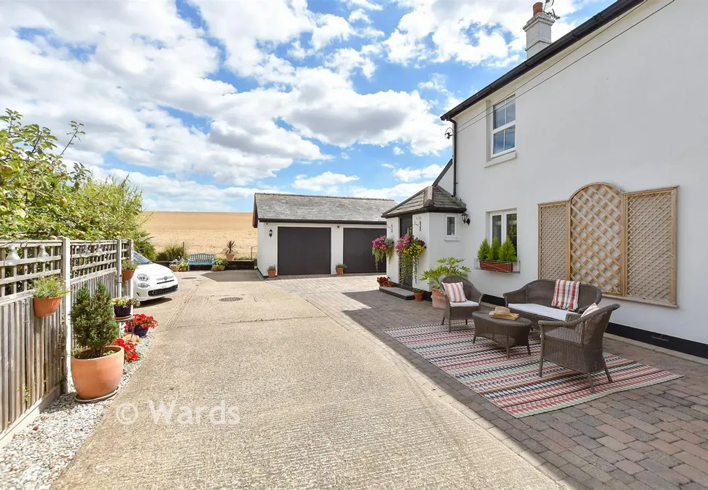 Driveway Parking.. - The Green, Eythorne, Dover, Kent - Wards of Kent