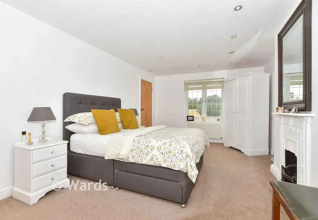 Bedroom 1 - The Green, Eythorne, Dover, Kent - Wards of Kent