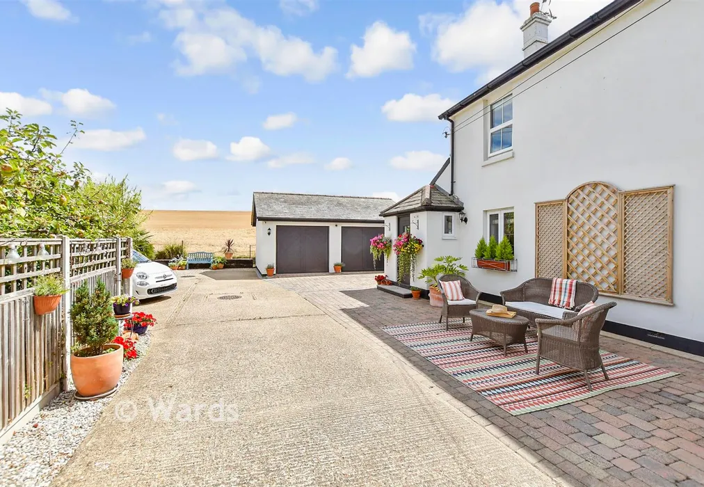 Driveway Parking.. - The Green, Eythorne, Dover, Kent - Wards of Kent