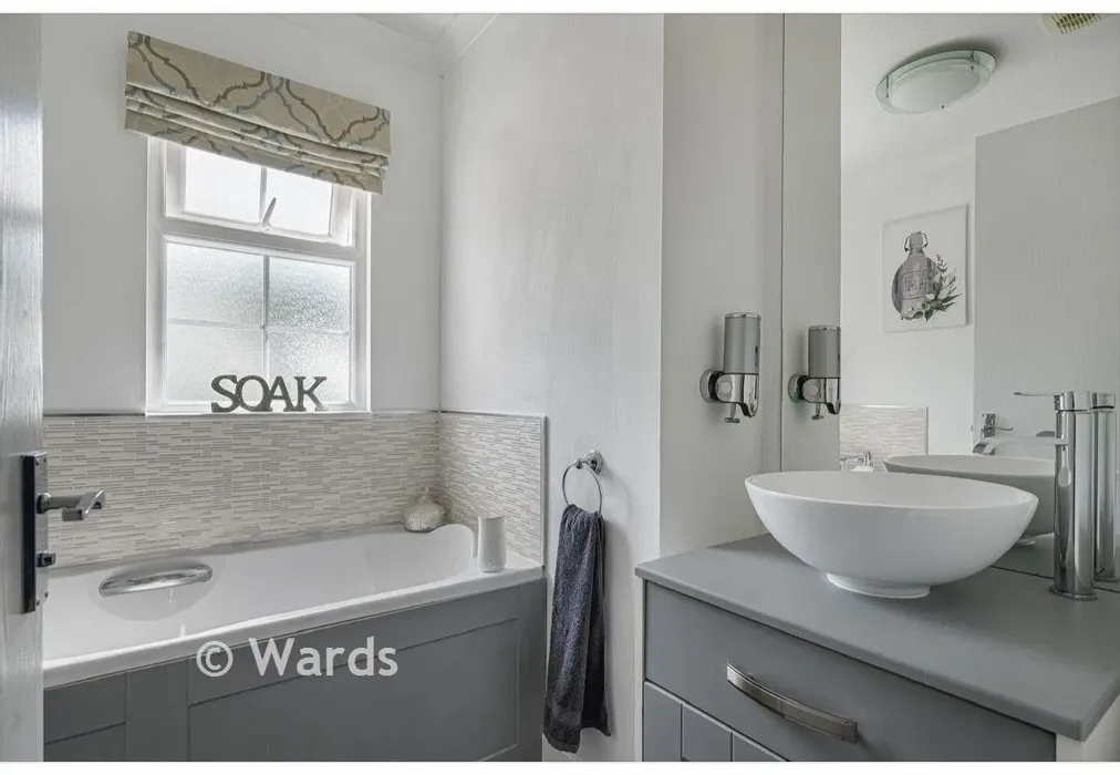 En-Suite - Labour In Vain Road, Wrotham, Sevenoaks, Kent - Wards of Kent