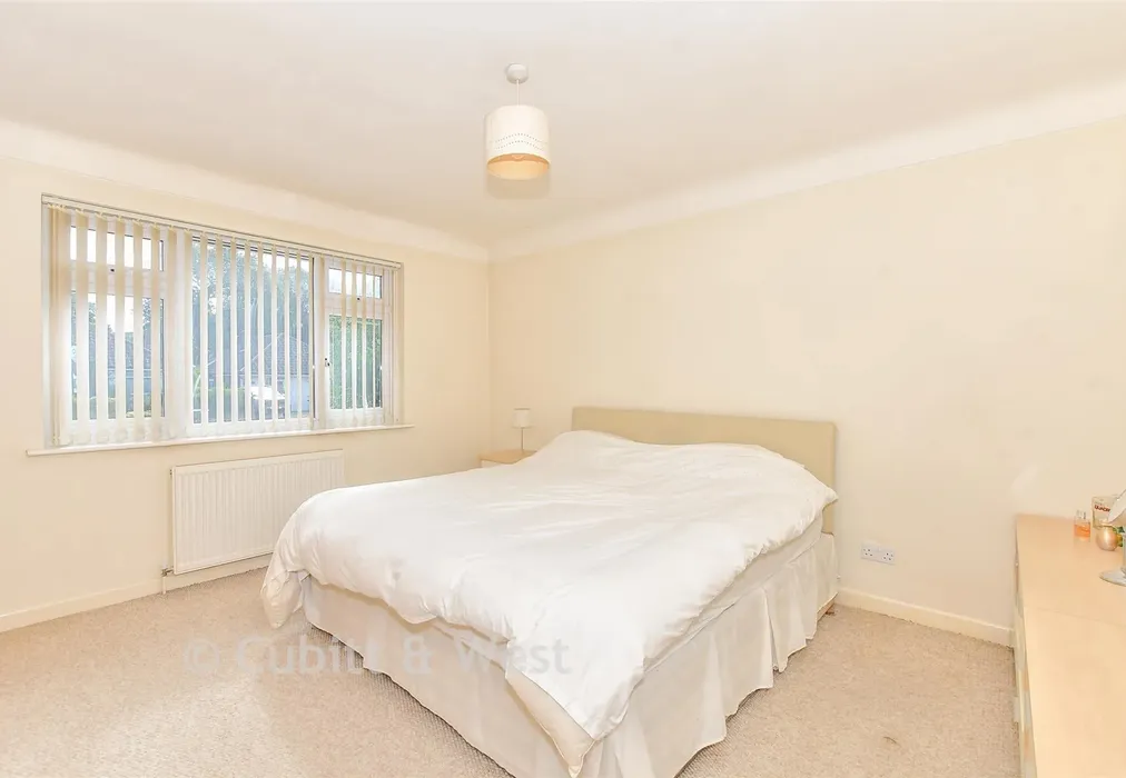 Bedroom 1 - Nore Farm Avenue, Emsworth, Hampshire - Wards of Kent