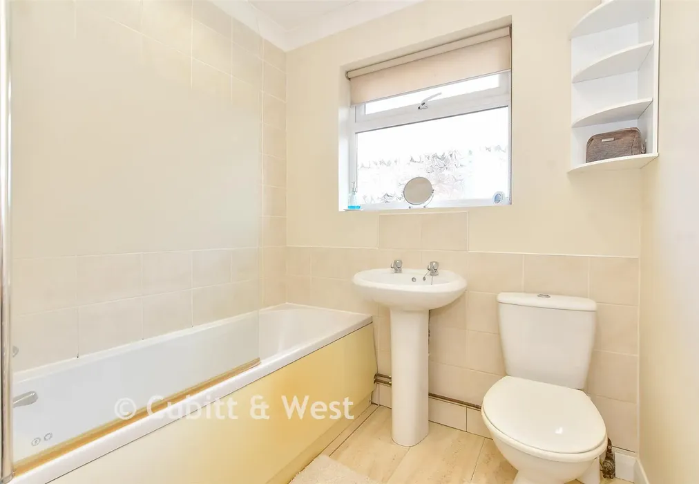 Bathroom - Nore Farm Avenue, Emsworth, Hampshire - Wards of Kent