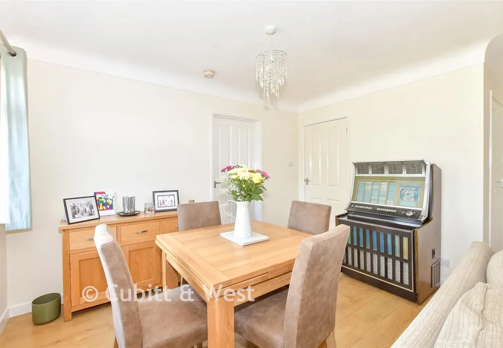 Lounge/Diner - Nore Farm Avenue, Emsworth, Hampshire - Wards of Kent