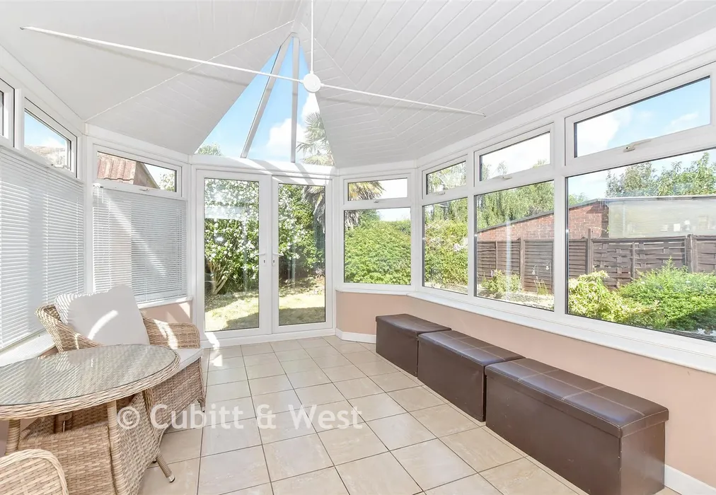 Sun Room - Nore Farm Avenue, Emsworth, Hampshire - Wards of Kent
