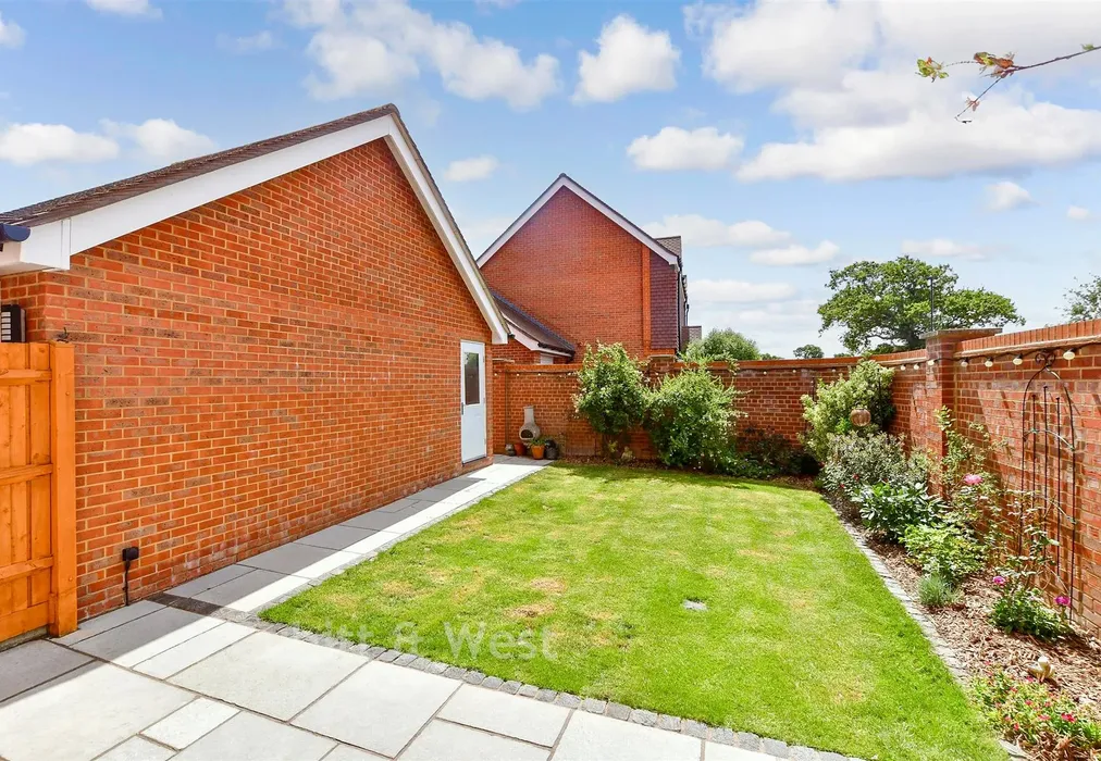 Rear Garden - West Brook View, Emsworth, Hampshire - Wards of Kent