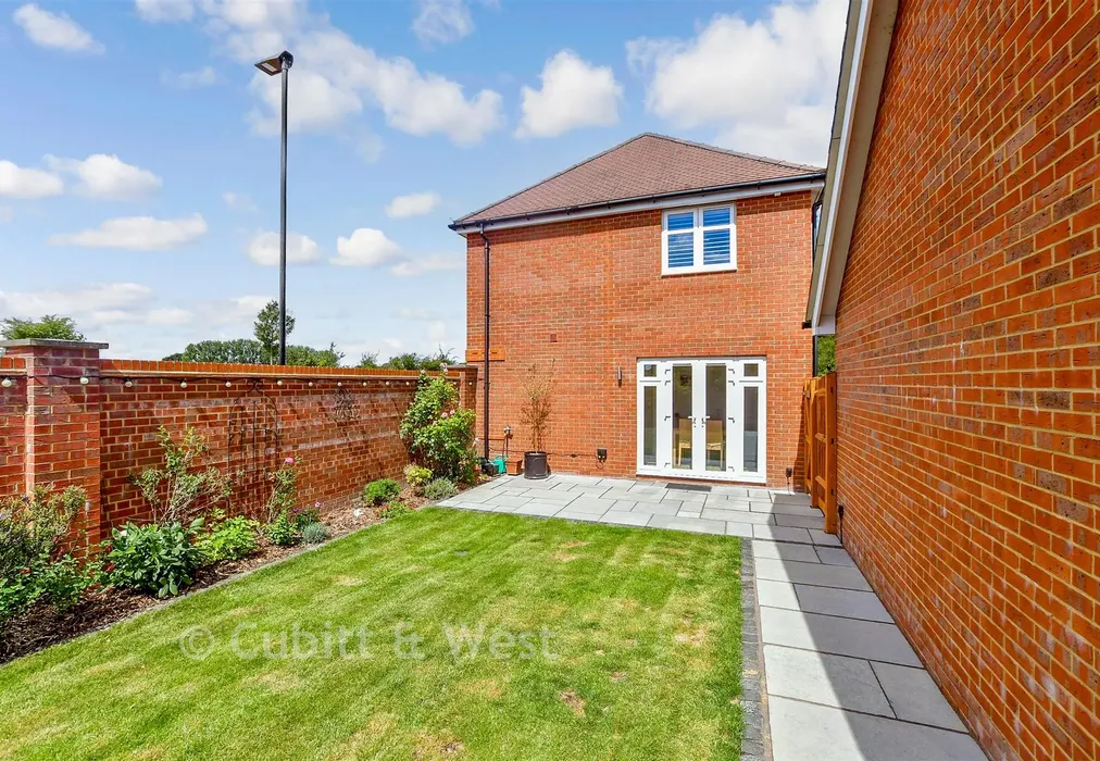 Rear Garden - West Brook View, Emsworth, Hampshire - Wards of Kent