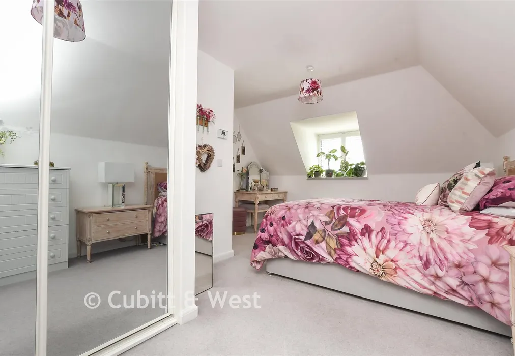 Bedroom 1 - Sandcross Lane, Reigate, Surrey - Wards of Kent