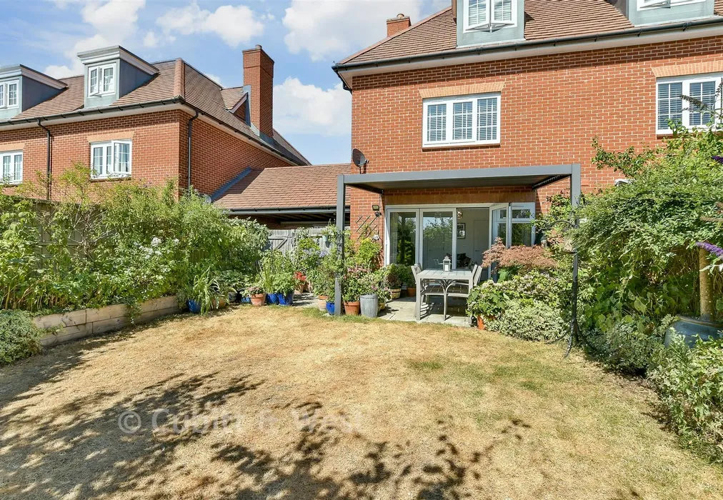 Rear Garden - Sandcross Lane, Reigate, Surrey - Wards of Kent