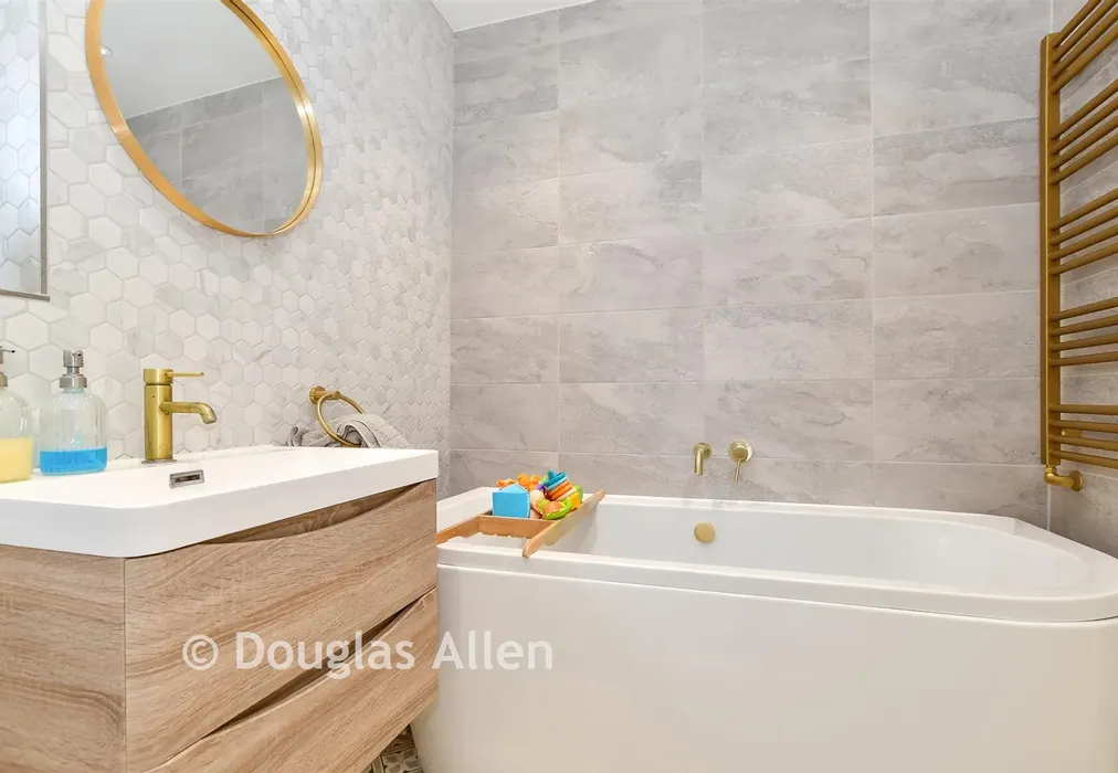 Bathroom - Ilfracombe Crescent, Hornchurch, Essex - Wards of Kent