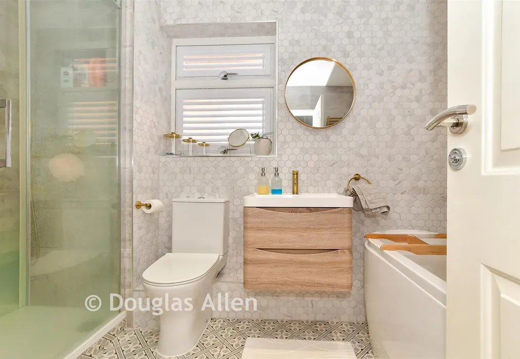 Bathroom - Ilfracombe Crescent, Hornchurch, Essex - Wards of Kent