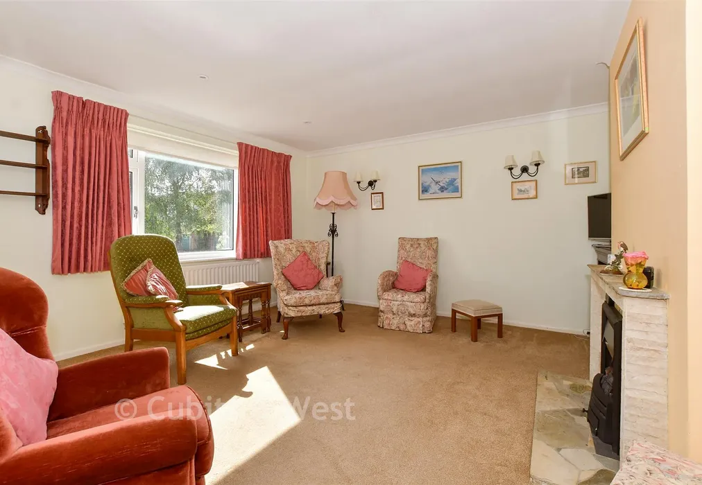 Lounge - Northdowns, Cranleigh, Surrey - Wards of Kent