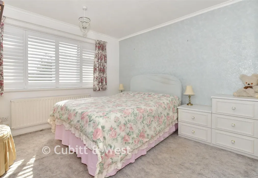 Bedroom 1 - Northdowns, Cranleigh, Surrey - Wards of Kent