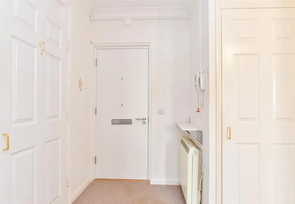 Entrance Hall - Park Road, Worthing, West Sussex - Wards of Kent
